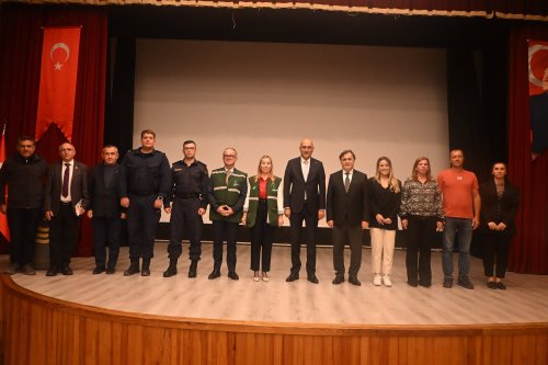 bagimlilikla-mucadele-ve-akran-zorbaligi-konulu-konferans-gerceklestirildi-5.jpg