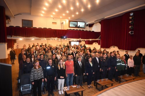 bagimlilikla-mucadele-ve-akran-zorbaligi-konulu-konferans-gerceklestirildi-6.jpg