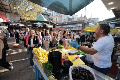 kemeralti-festivali-esnafin-yuzunu-guldurdu-5.jpeg