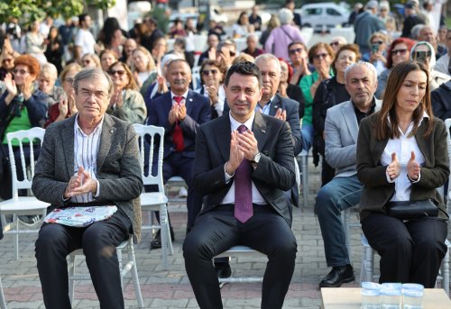5-bayrakli-homeros-edebiyat-ve-sanat-festivali-basladi-6.jpeg