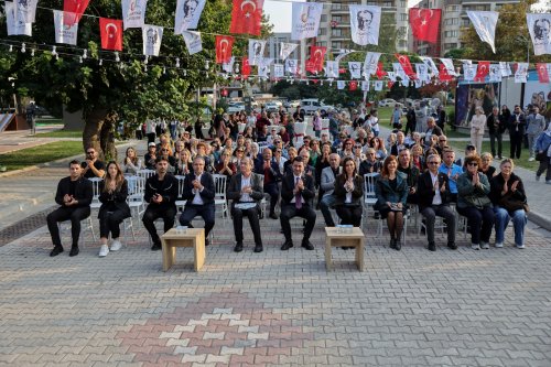 5-bayrakli-homeros-edebiyat-ve-sanat-festivali-basladi-7.jpeg