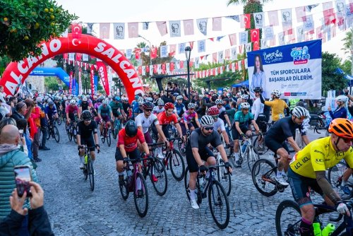 veloturk-gran-fondo-cesme-by-salcanonun-10uncu-yilinda-809-sporcu-pedal-cevirdiphoto-2026-10-25-16-51-03.jpg