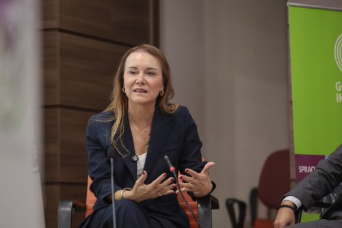 baskan-mutlu-konakin-direncli-kent-vizyonunu-uluslararasi-konferansta-anlatti-1.jpeg