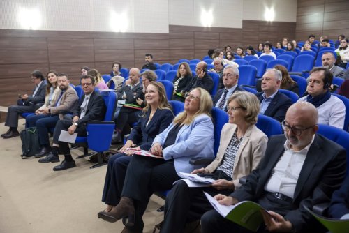 baskan-mutlu-konakin-direncli-kent-vizyonunu-uluslararasi-konferansta-anlatti-3.jpeg