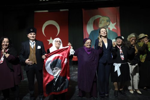 konakin-cinarlarindan-unutulmaz-cumhuriyet-gosterisi-1.jpeg