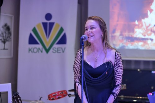 konakta-cumhuriyet-coskusu-cocuklar-icin-dayanismaya-donustu-1.jpeg