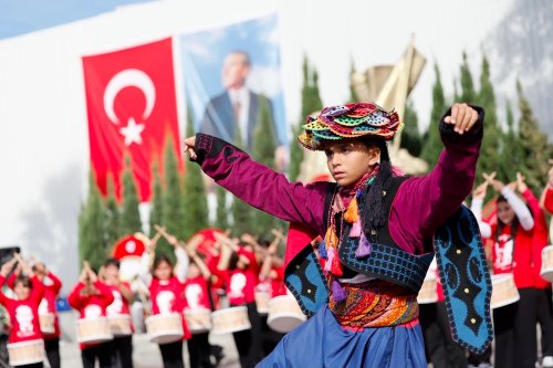 cumhuriyetin-103-yili-cesmede-buyuk-coskuyla-kutlandiphoto-2026-10-29-13-27-34.jpg