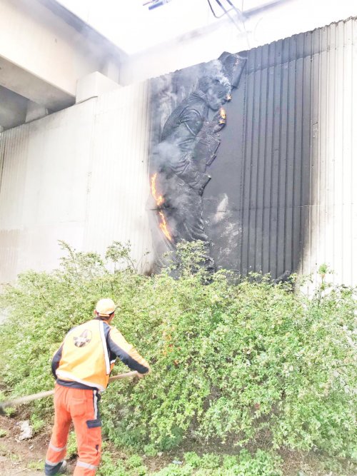 Atatürk Silüetini Yaktılar!