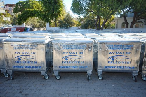 ayvalik’a-650-yeni-cop-konteyneri-(7).jpg