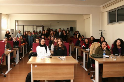 baskan-atay-universite-ogrencilerine-seslendi-(2).jpg