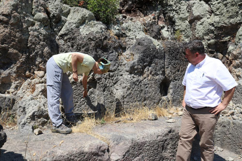 baskan-oran-erythrai-kazi-calismalarini-gezdi-(5).jpg