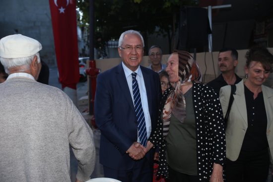 baskan-selvitopundan-iftar-sonrasi-ev-ziyareti-(2).jpg