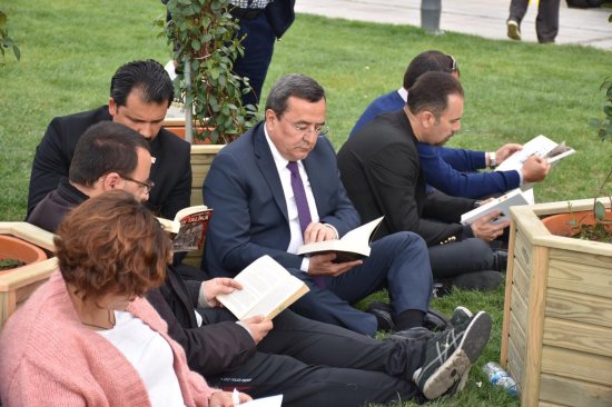 batur’dan-kitap-kurtlarina-destek-(4).jpeg