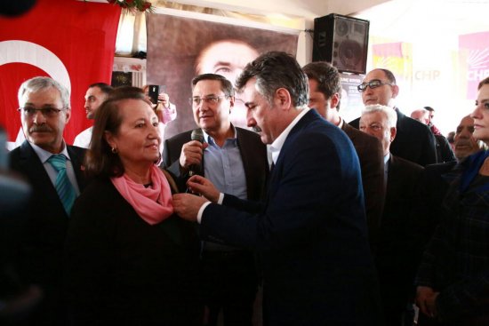bayrakli’da-ak-parti’den-chp’ye-800-kisi-katildi-9.jpeg