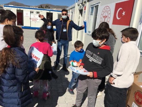 bosnak-cocuklardan-depremzede-akranlarina-egitim-seti-5.jpeg