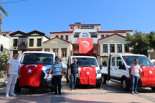 cesme-belediyesi-arac-filosuna-3-yeni-arac-ekledi-(3).jpg