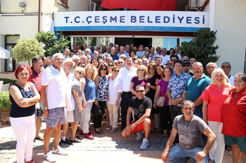 cesme-bizim-evimiz,-biz-kocaman-bir-aileyiz,-birlikte-guzeliz-(4).jpg