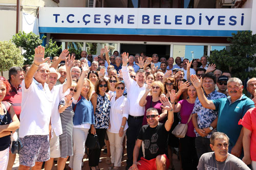 cesme-bizim-evimiz,-biz-kocaman-bir-aileyiz,-birlikte-guzeliz-(5).jpg