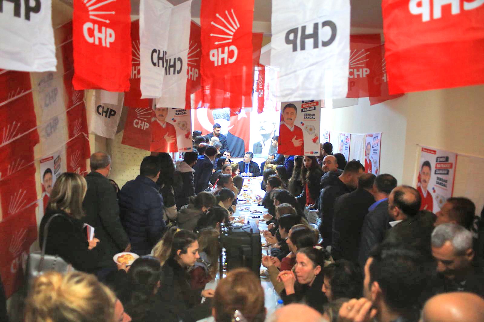 chp-bayrakli-adayi-serdar-sandal-yamanlar-toplantisi-(3).jpeg