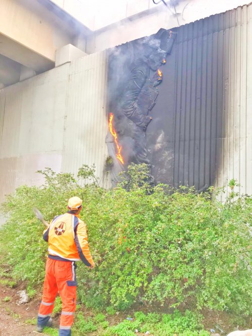 Atatürk Silüetini Yaktılar!