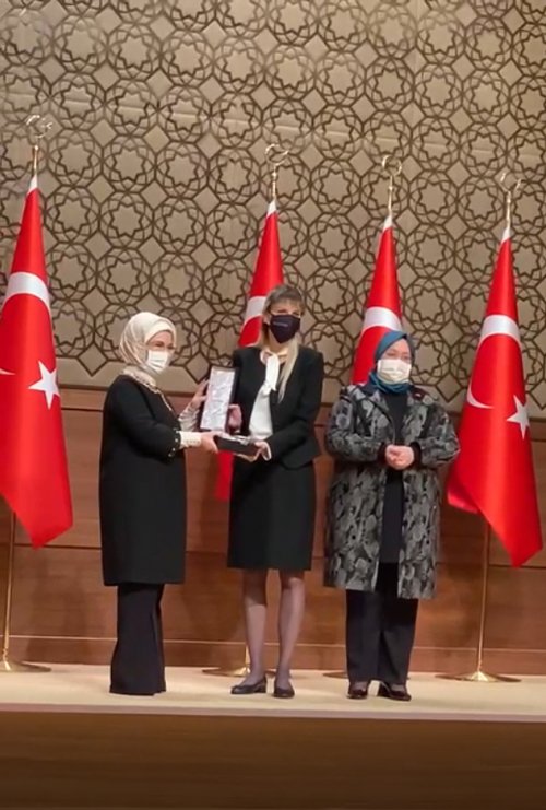 emine_erdogan__gokce_hatipoglu__zehra_zumrut_selcuk.jpg