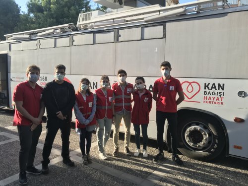 genc-kizilay-gonullulerinden-kan-bagisina-destek.jpeg