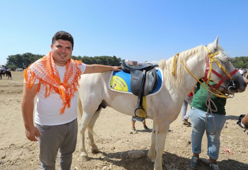 Başkan Kılıç, adına koşan at birinci geldi