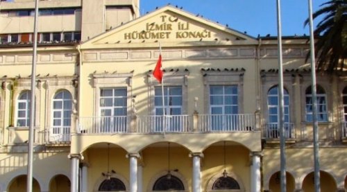 izmir_valiligi_acikladi_milli_gunler_haric_tum_etkinlikler_iptal_h67171_a6ec9.jpg