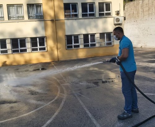 konak’taki-okullara-dip-bucak-dezenfekte-(3).jpeg