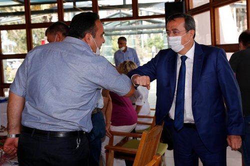 konak-belediye-baskani-abdul-batur-muhtarlarla-bulustu-(2).jpeg