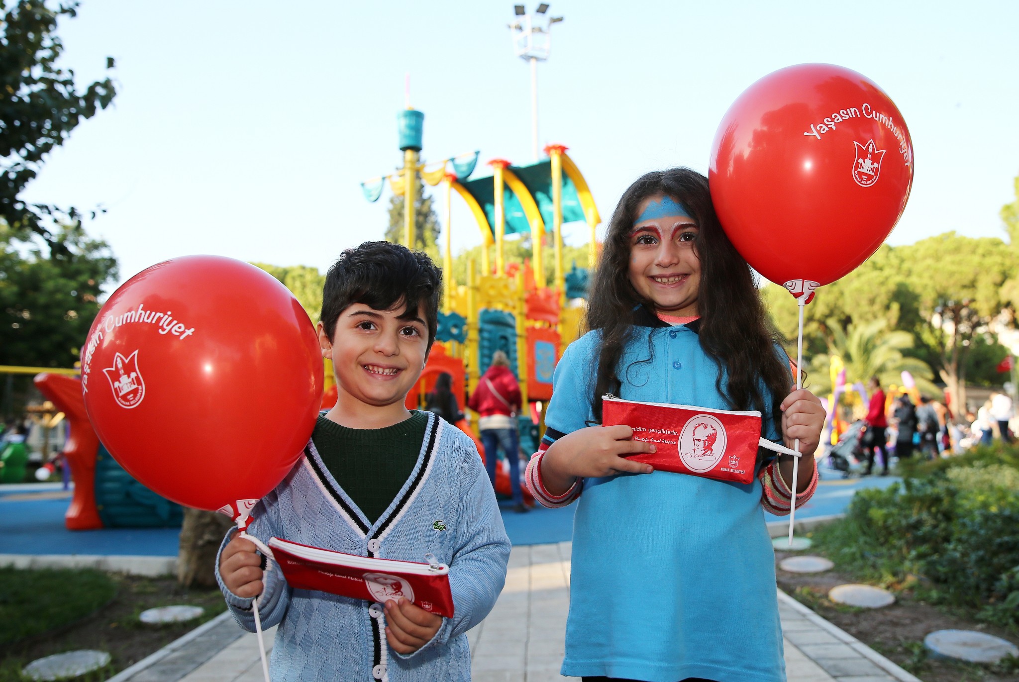 konak_kilicreisparki_cumhuriyet_cocuk_senligi-(1).jpg