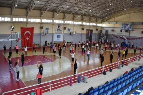 narlidereli-kadinlar-gune-aerobik-ile-basliyor-(2).jpg