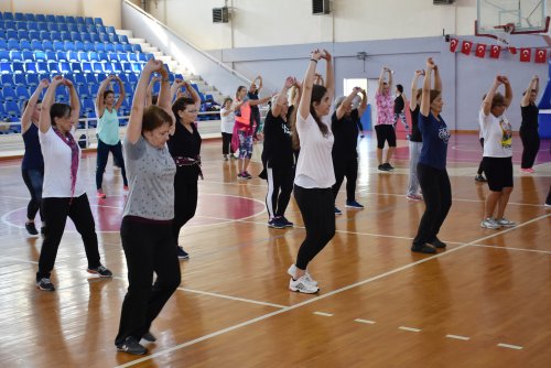 narlidereli-kadinlar-gune-aerobik-ile-basliyor-(4).jpg