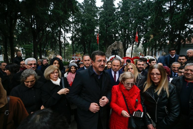 nihat_zeybekci_2.jpg