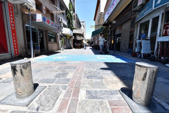 İzmir Büyükşehir Belediyesi'nden Kemeraltı'na yaz dönemi uygulaması 