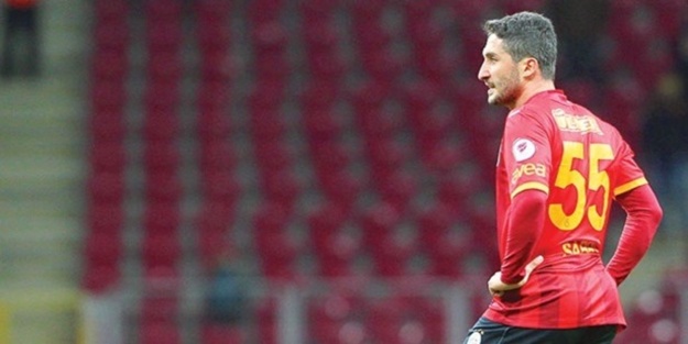 sabri-sarioglu-futbolu-birakti-h1497361675-feac09.jpg