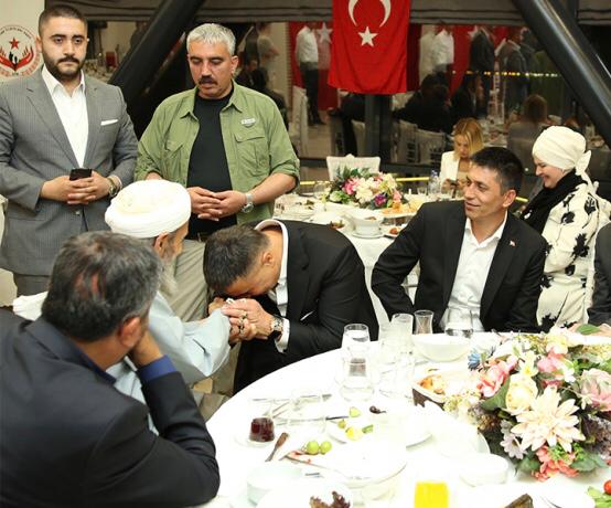 sedat-peker-sehit-aileleriyle-yemek-001.jpeg