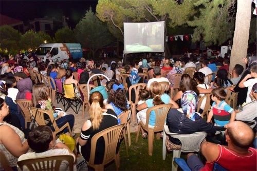 Bornova'da İzmir Film Festivali'nin gösterimine büyük ilgi