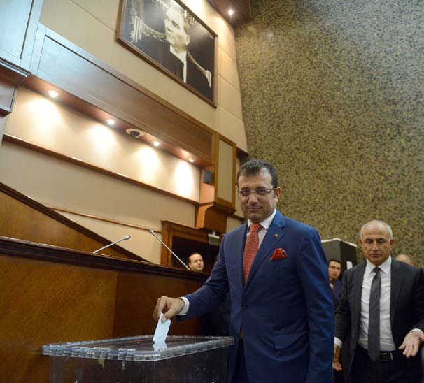 son-dakika-ibb-baskani-belli-oluyor-oylamada-ilk-tur-bitti--9954801.jpeg