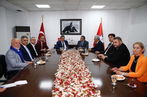 tarihi-kemeralti-esnaf-dernegi’nin-yeni-secilen-baskani-semih-girgin-ve-yonetim-kurulu-uyeleri-baskan-baturu-ziyaret-etti-(1).jpeg