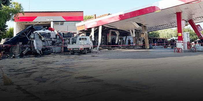 Kömür yüklü tır benzinliğe daldı: Kaza anı kamerada!