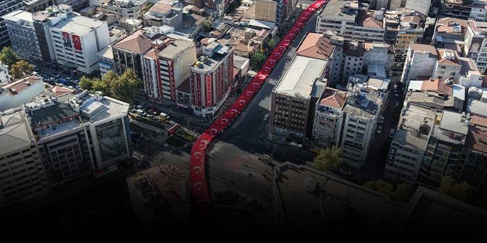 İzmir’de binlerce kişi zafer için yürüdü!