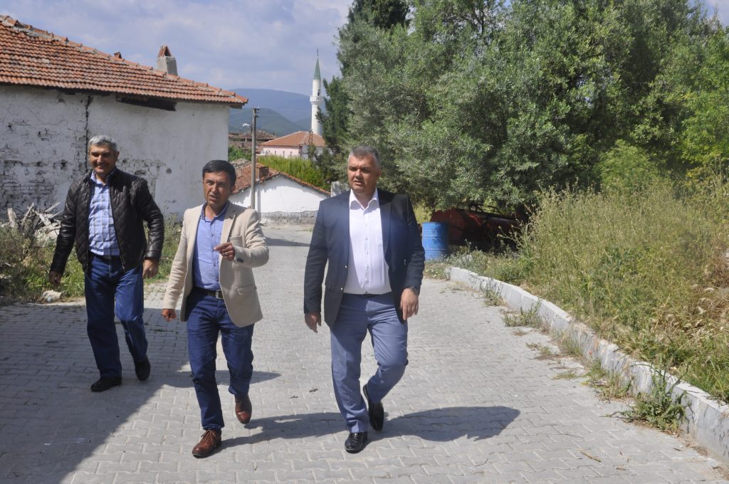 Sabancı’nın Mezarlık Yoluna Büyükşehir’den Bakım (1).JP